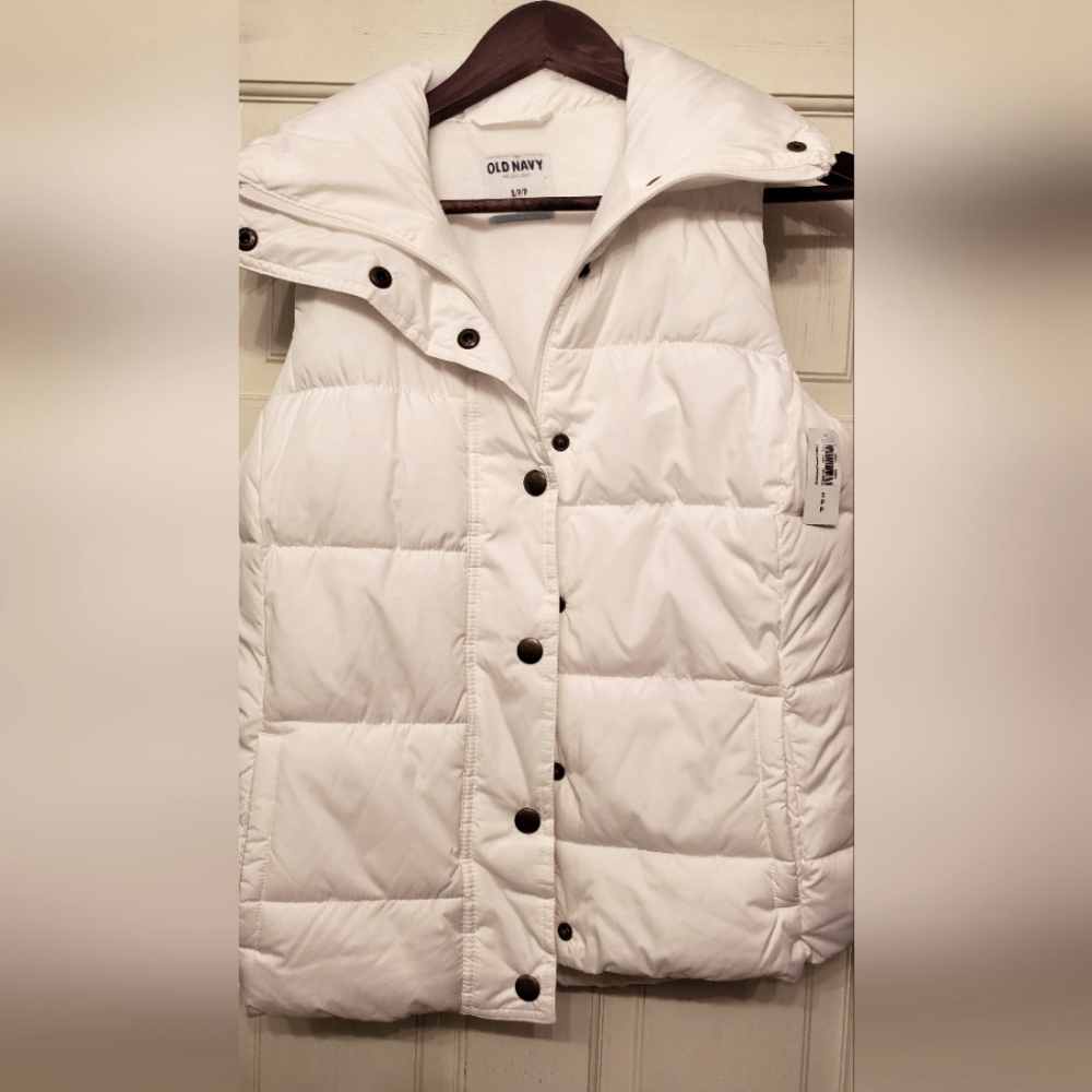 White Puffy Vest NWT women's small
